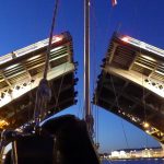 Die erste Brücke öffnet